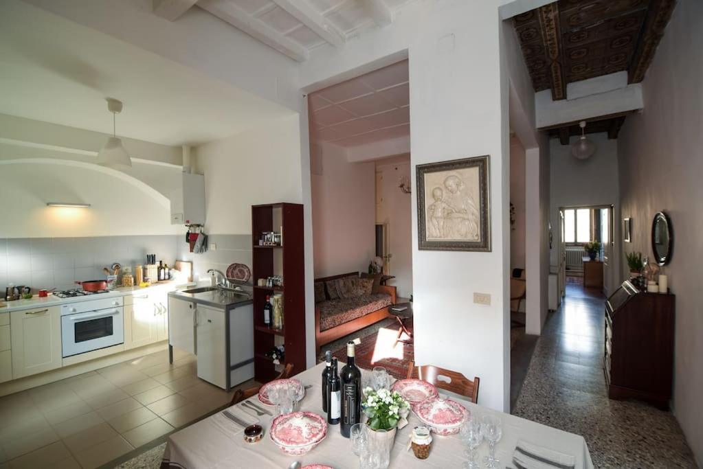 Cozy Apartment With Private Garden - City Center - Florencia Exterior foto